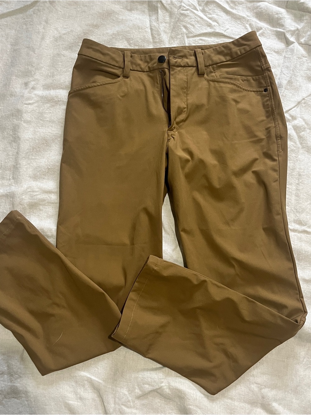 Men’s Lululemon tan ABC 5 pocket pants